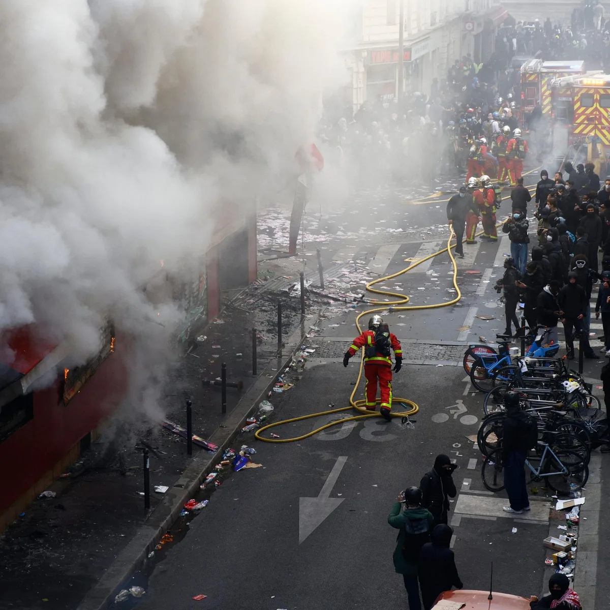 Hunderte Festnahmen - Schwere Krawalle in Frankreich - Proteste auch in Belgien, Portugal und Italien