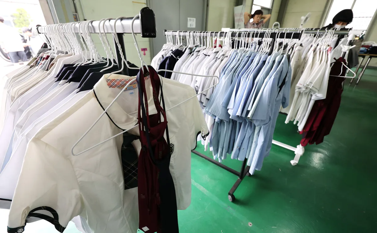 공정위, ‘입찰 담합 혐의’ 10개 교복 대리점에 과징금 총 1억 부과