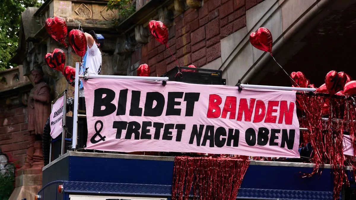 Für mehr Solidarität: Tausende Teilnehmer bei Demo-Rave in Hamburg