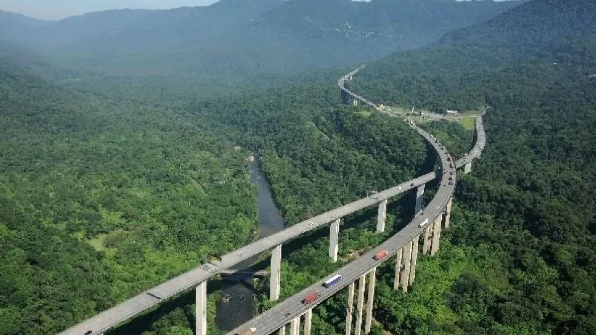 Engenharia ‘Made in Brasil’: Rodovia dos Imigrantes chama atenção do mundo ao atravessar a Mata Atlântica com 14 túneis, sete pontes e viadutos de até 70 metros