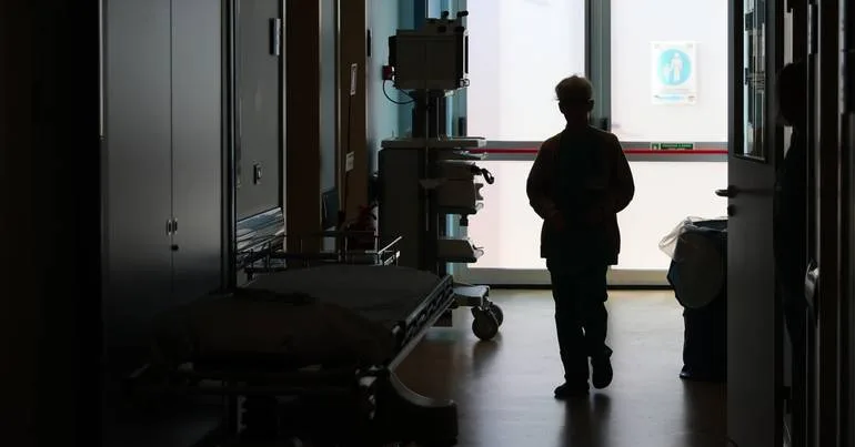 Crianças retiradas às famílias são internadas em hospitais