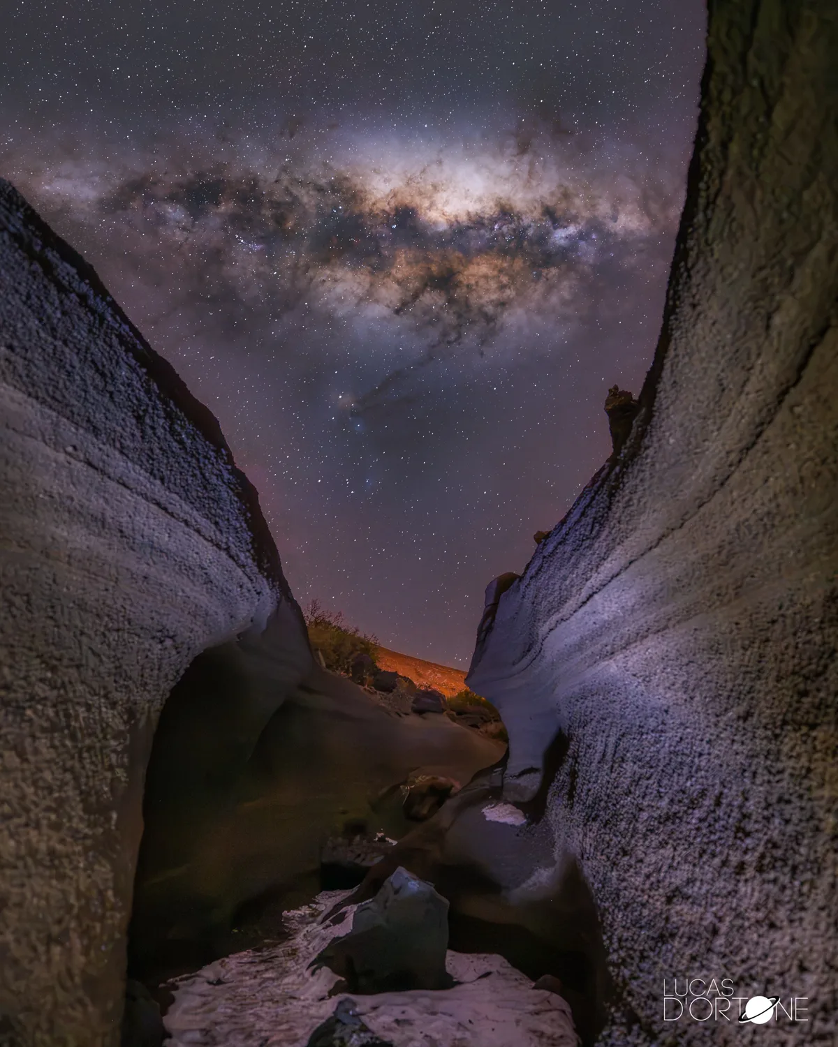 Por primera vez, un astrofotógrafo argentino capturó la Vía Láctea desde el interior de un volcán en Mendoza
