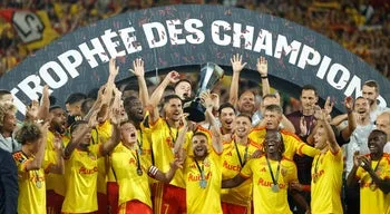 Lens bate Paris Saint-Germain e conquista Supertaça de França pela primeira vez