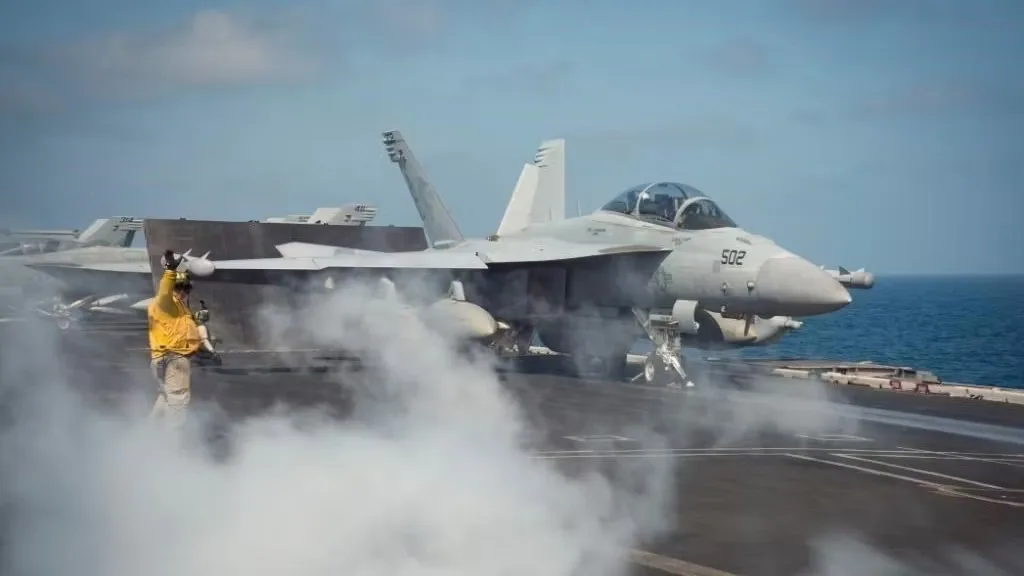 EEUU destapó posibles daños cerebrales en los pilotos de F-18 que vuelan desde portaaviones