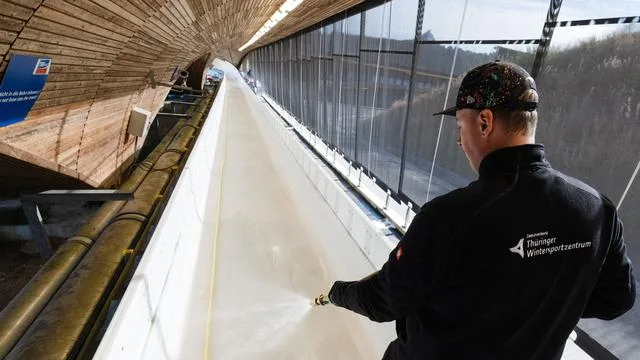 Wintersport: Kunsteis in fünf Tagen - Eiskanal Oberhof vor Saisonstart