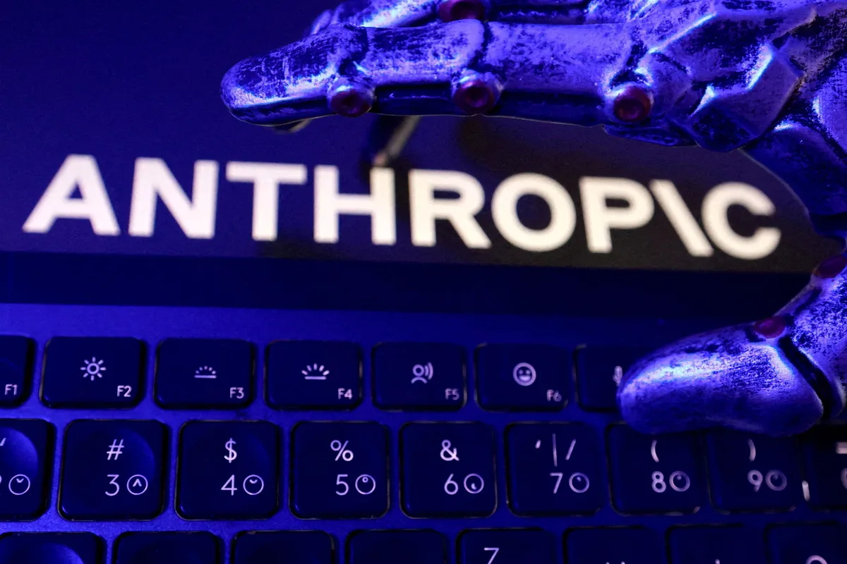 Anthropic redujo a la mitad la contratación de empleados jóvenes por el avance de sus IA