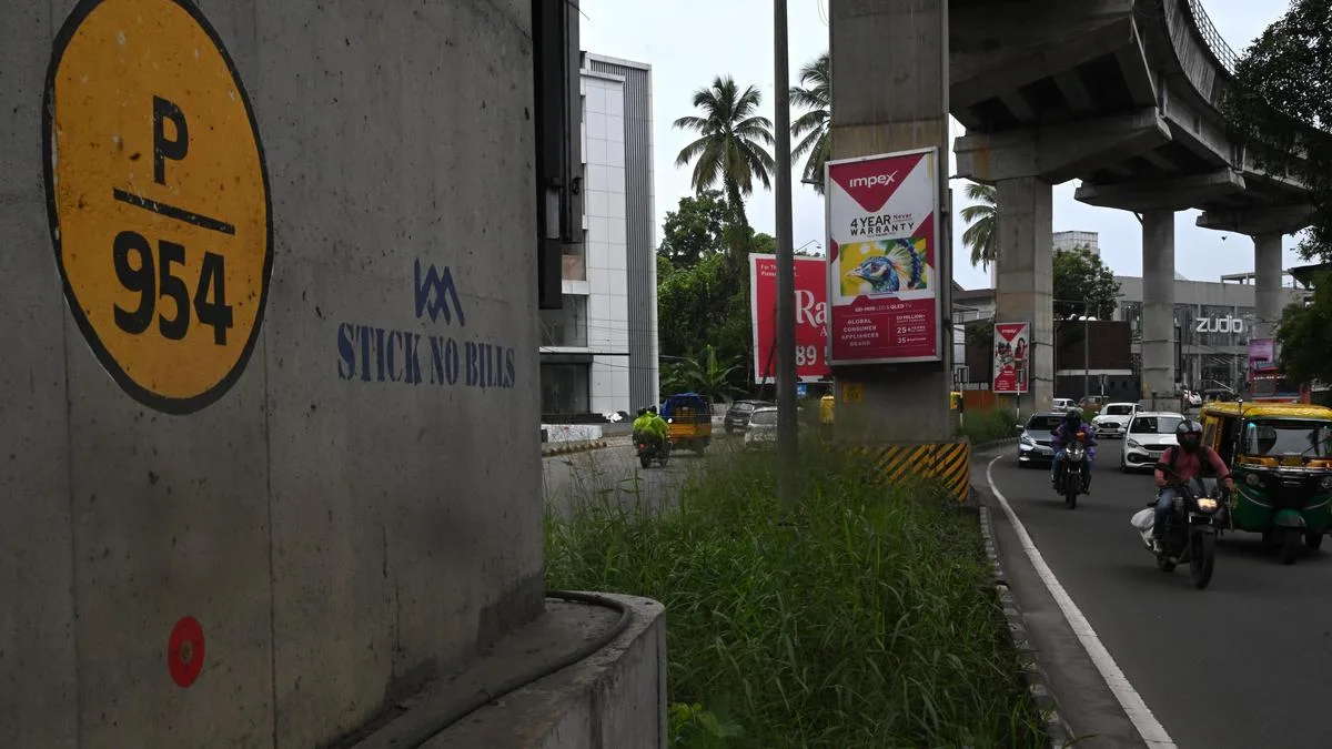 A few sharp curves beneath Kochi metro corridor turning into death traps