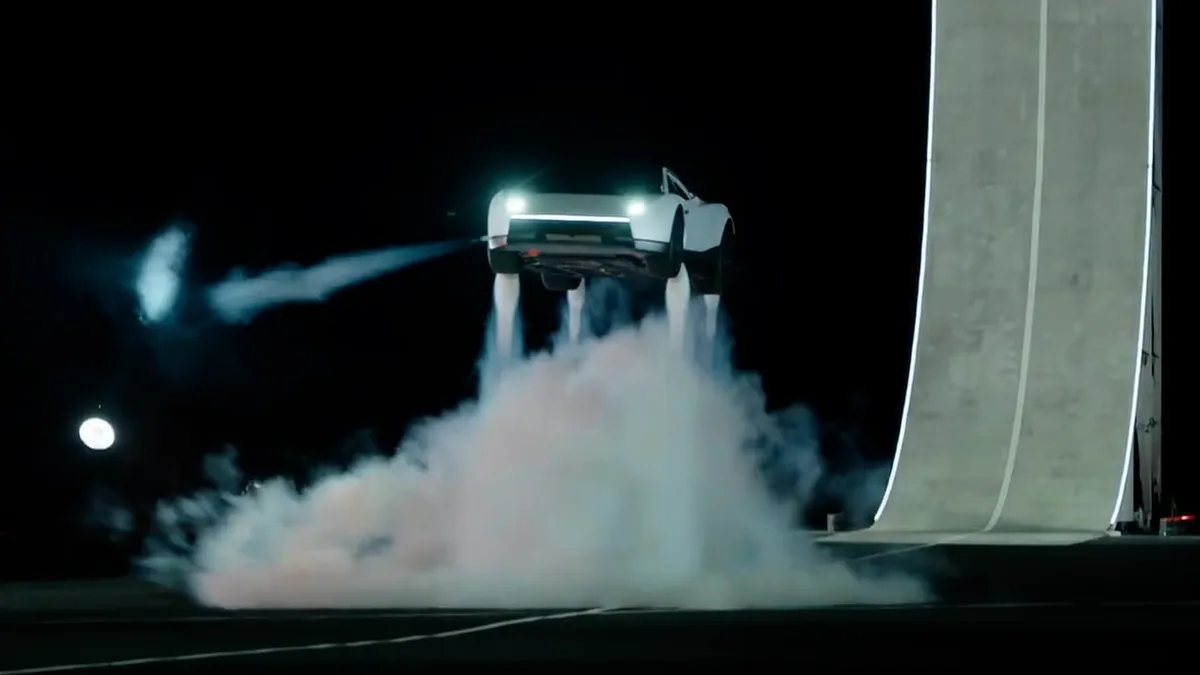 Spektakuläre Flugshow in Texas - Elon Musk lässt Auto abheben