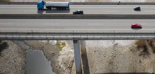 Niedrigwasser im Rhein: Bislang kaum mehr Lkw-Verkehr trotz ausgesetzten Fahrverbots