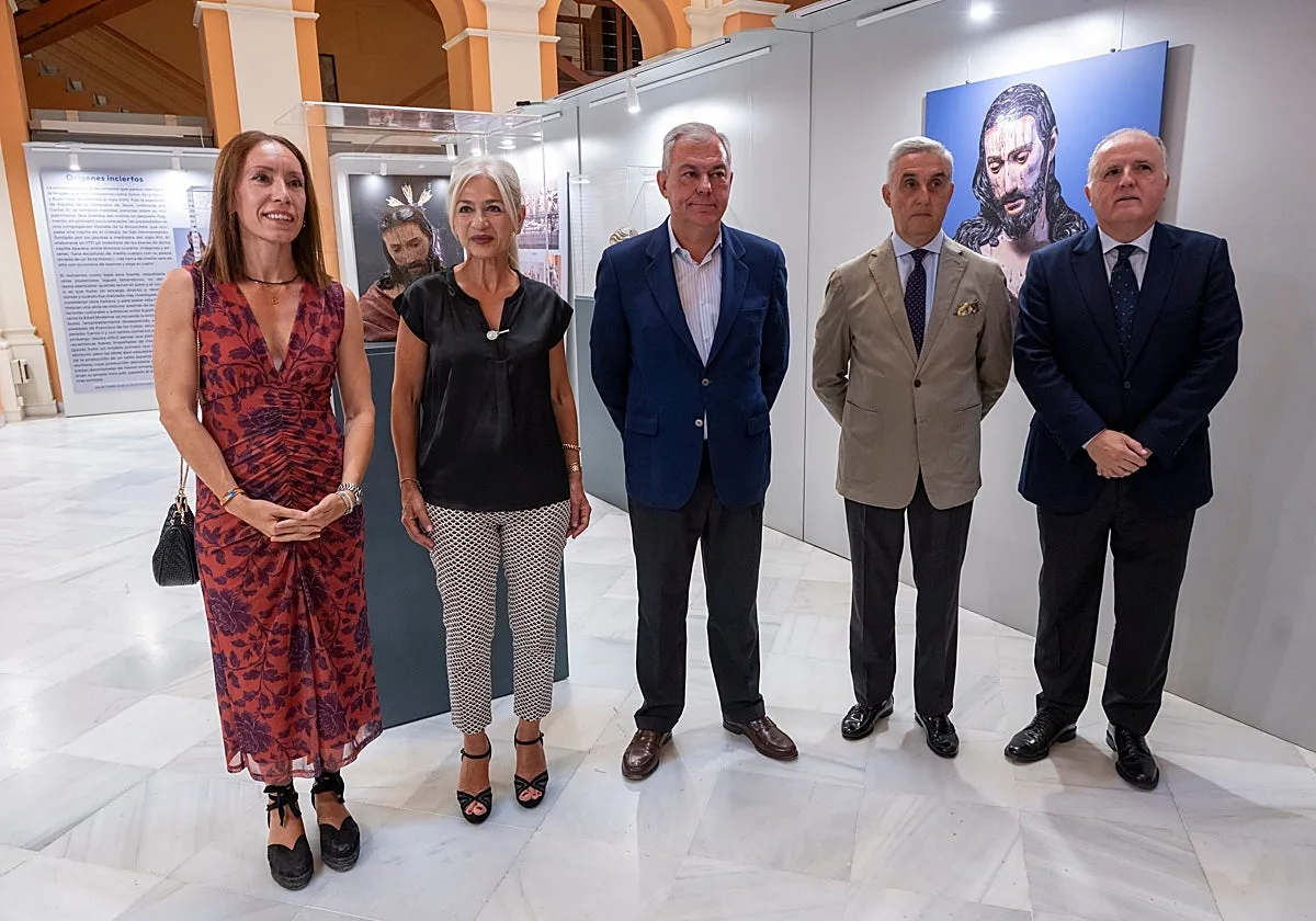San Esteban reúne en el Ayuntamiento a los 'gemelos' del Señor de la Salud y Buen Viaje