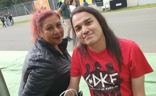 Así se vive el Vans Warped Tour: parejas que cruzan kilómetros por la música y otras historias del festival