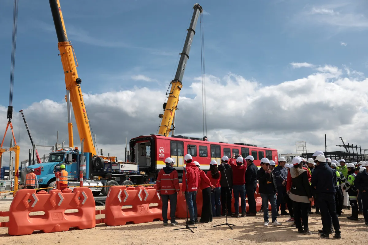 Familia del joven trabajador que murió en obras del metro de Bogotá exige claridad tras el accidente: “Una escena desgarradora”