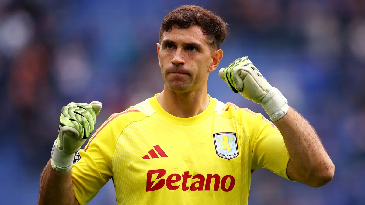 Chelsea agree deal for Villa's Martinez