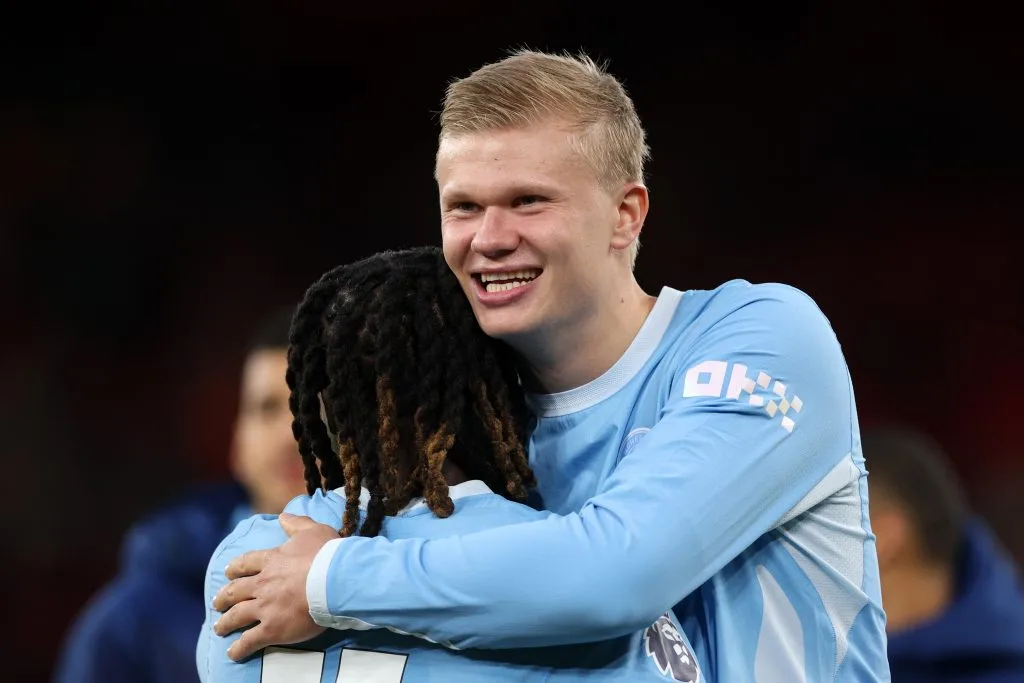 Com golaço de Doku, Manchester City atropela Liverpool em Anfield