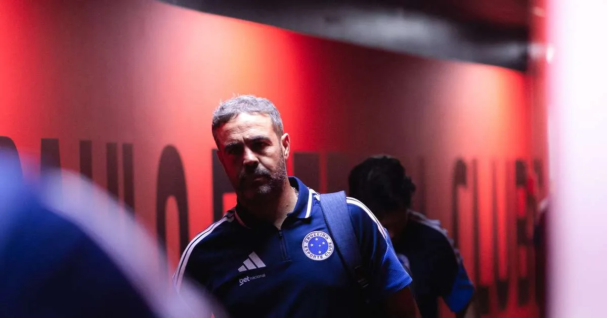 "Não fomos iguais a nós próprios", diz Artur Jorge após eliminação para o Flamengo na Copa Libertadores da América.