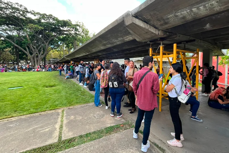 Ministerio anuncia ajuste en el monto de becas universitarias: estudiantes recibirán $40