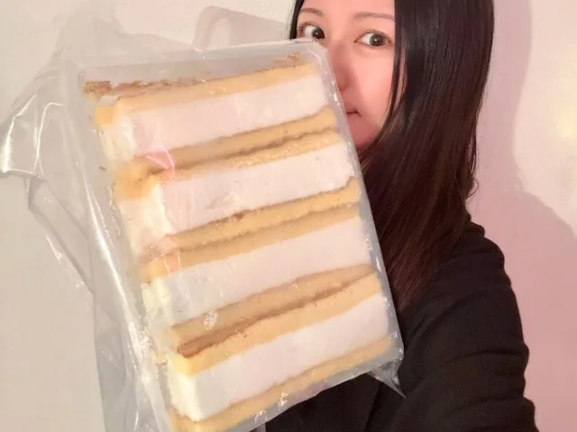 JAL first class cakes can be bought for a bargain, but are they as bougie as they seem?