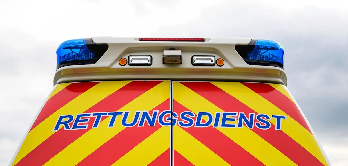Mercedes überschlägt sich bei Unfall in Hagermarsch | Aurich-News