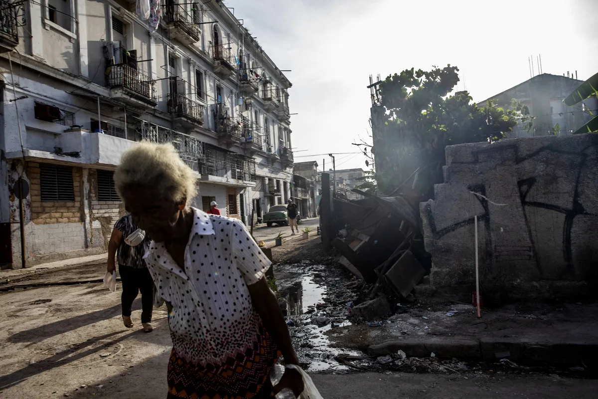 Leitor vê série de erros de Cuba, mas critica bloqueio dos Estados Unidos ao país