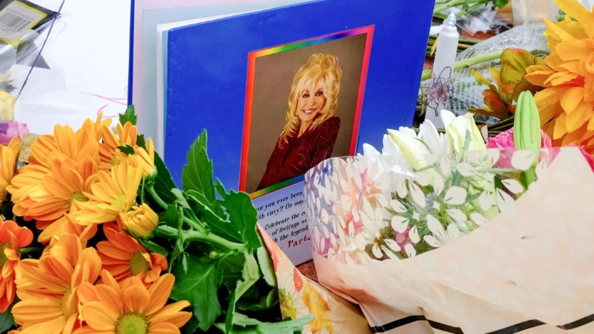 Streit um Erbe von Dolly Parton zwischen Manager und Neffen entbrannt