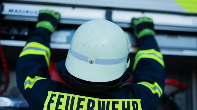 Brände: Scheune brennt aus – Polizei vermutet Defekt