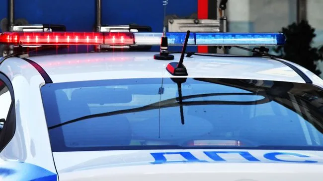 В Махачкале машина влетела в двух детей, стоявших на тротуаре