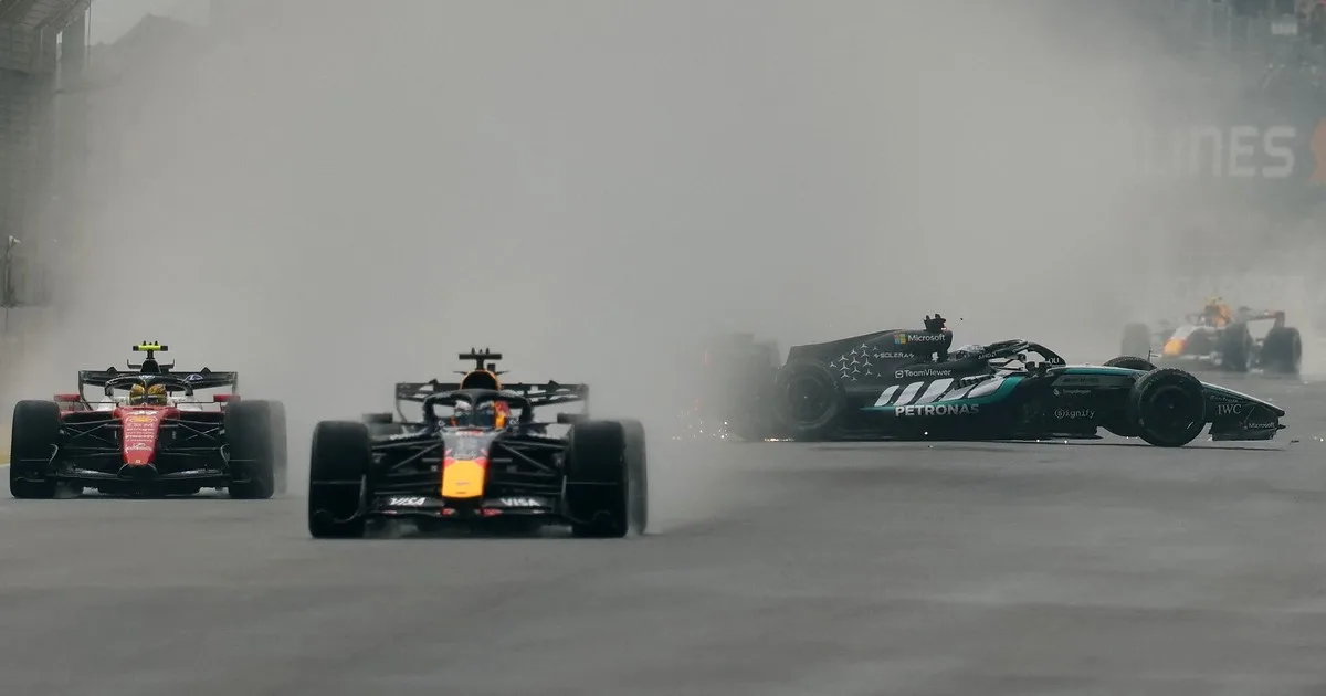 Caos bajo la lluvia en Singapur: Colapinto abandonó en la última Sprint Race de la temporada de la F1 y Verstappen rompió el maleficio