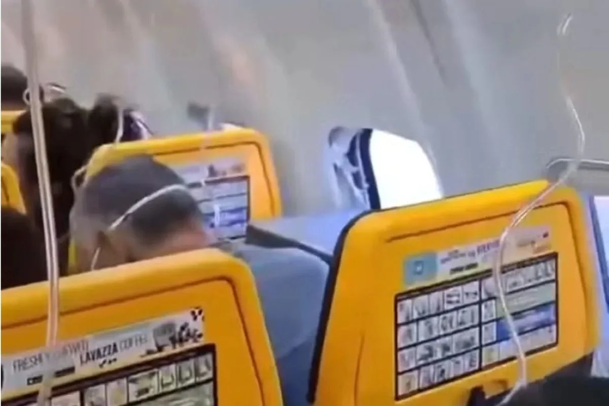 Destroços de motor quebraram janela que sugou homem em avião na Grécia