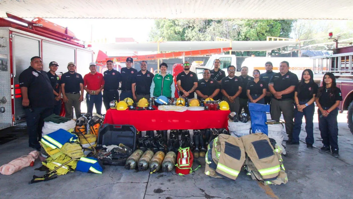 Estrenan equipo y uniformes bomberos y Protección Civil de San Pedro, Coahuila