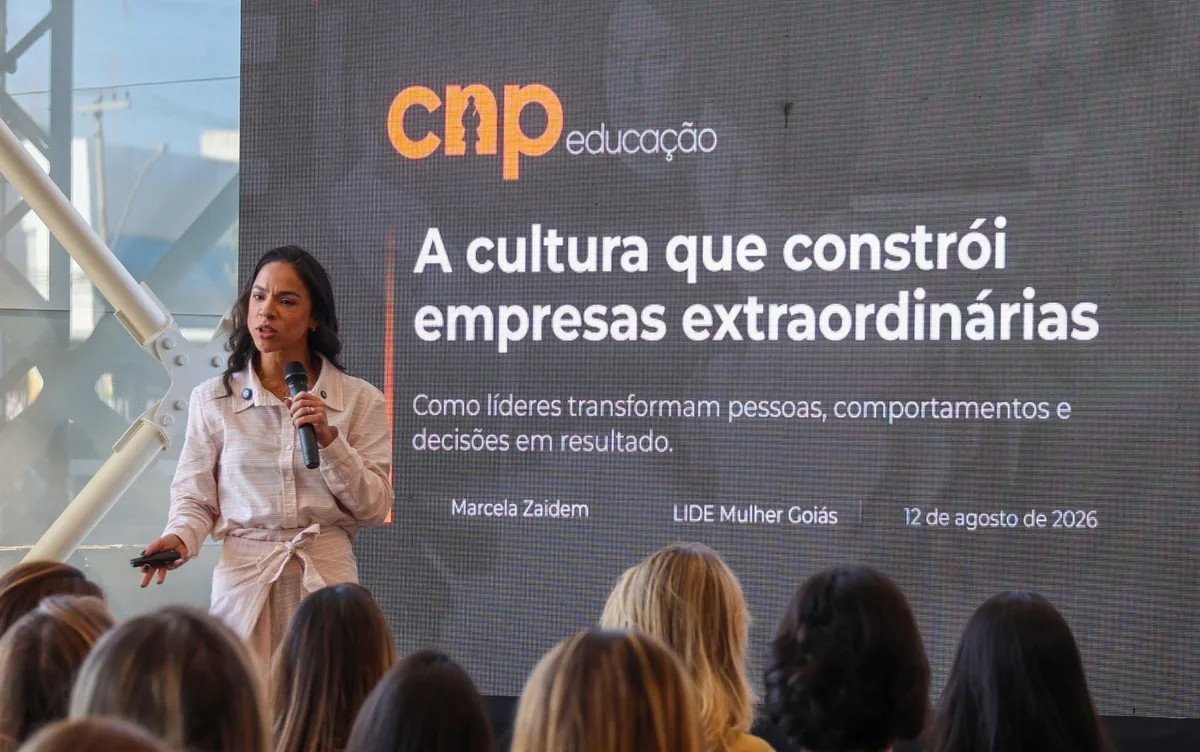 Marcela Zaidem fala sobre liderança e conquista de resultados por meio da gestão de pessoas em evento para mulheres, em Goiânia