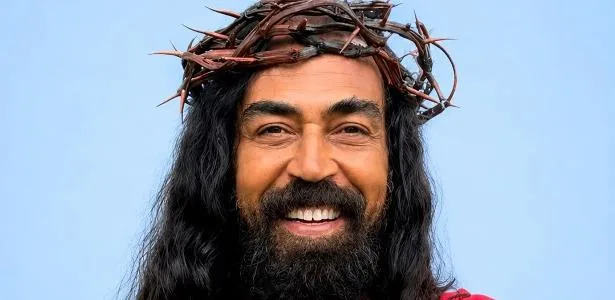 Candidato no PI usa foto vestido de Jesus Cristo, mas troca após intimação