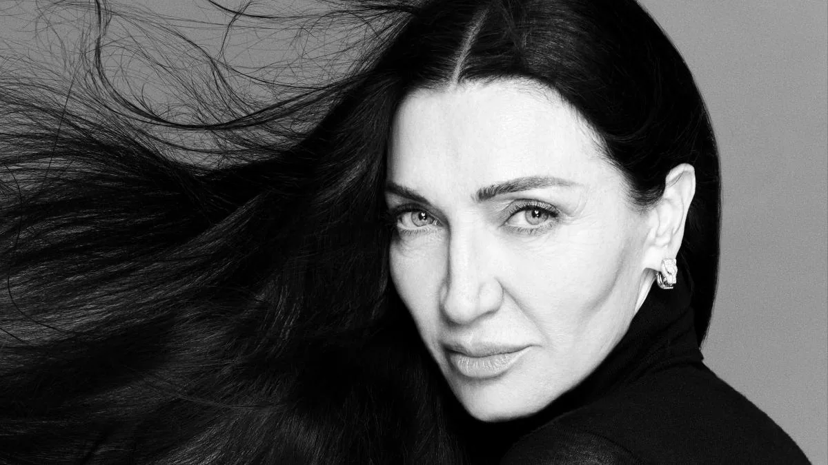 Elisabetta Franchi: “No creo que el empoderamiento signifique renunciar a la feminidad ni al deseo de sentirse bella”