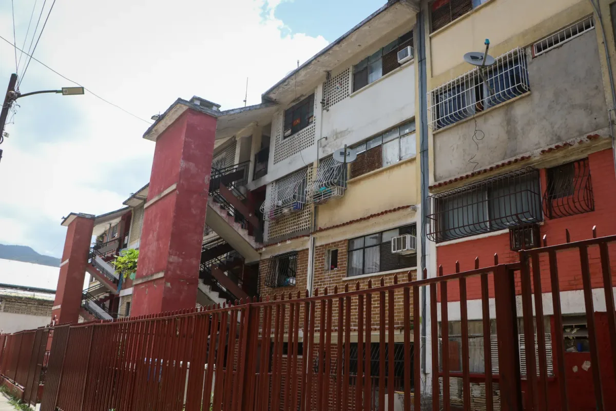 Ciudad Tablita: los vecinos de los bloques de Catia no se quieren ir