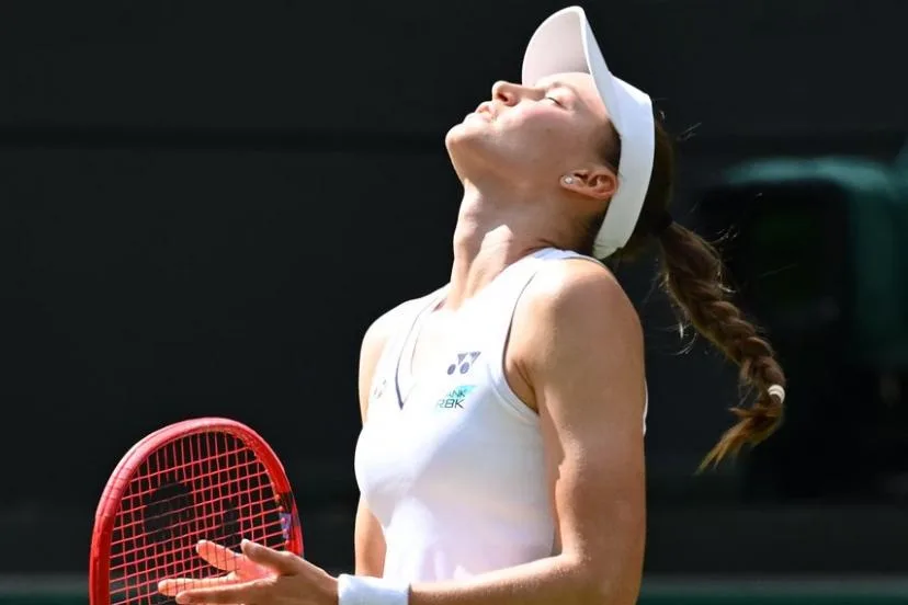 Iga Swiatek en demi-finales à Cincinnati après l'abandon d'Elena Rybakina
