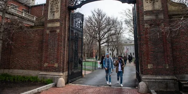 Aux Etats-Unis, les universités traversent une crise sans précédent, entre des études jugées trop chères et une défiance alimentée par le discours de Donald Trump