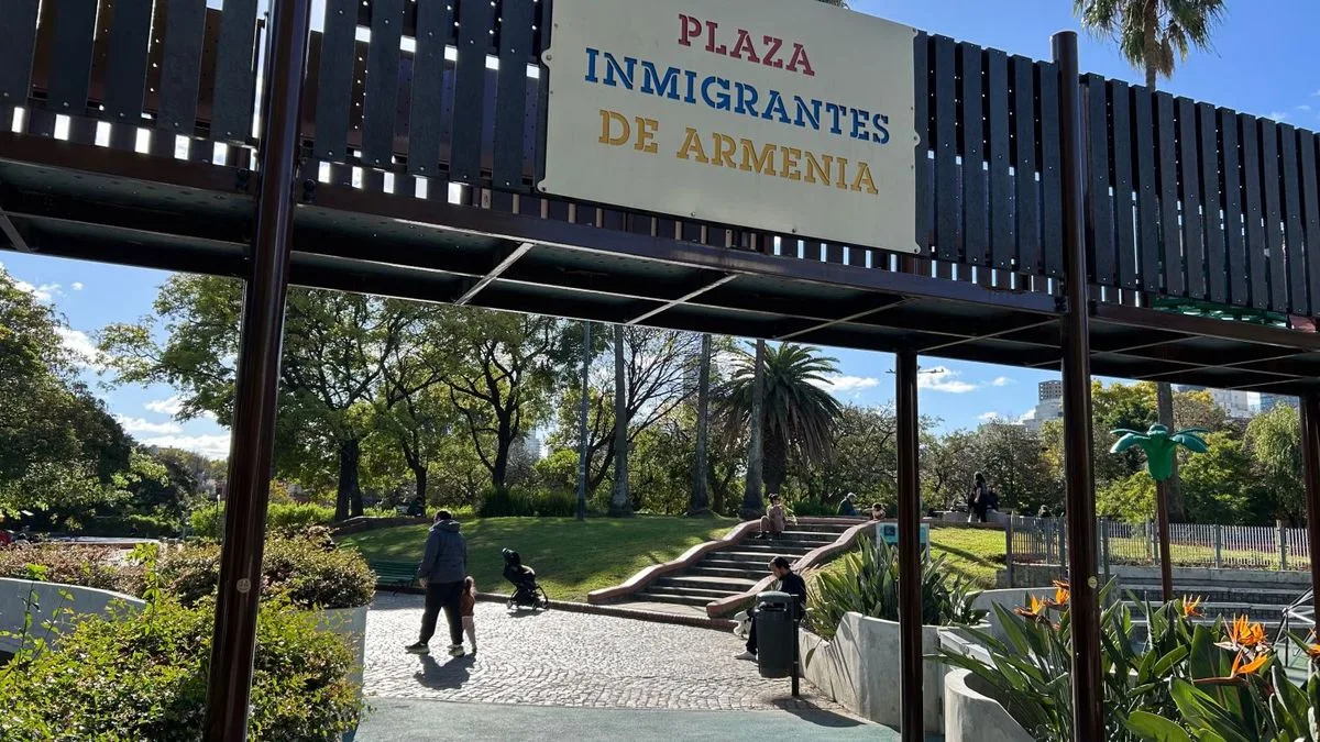 CABA adjudicó permisos de inversión en plazas: cuáles serán los 16 parques que sumarán servicios y cafés