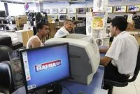 Reestruturação no varejo é tendência com juros altos, dizem especialistas