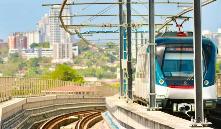 Metro de Panamá mantiene suspendidas sus dos líneas este sábado por las réplicas del terremoto