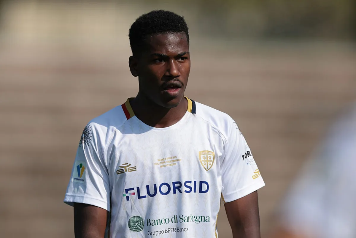 Jogador do Cagliari é internado na UTI após se afogar em piscina