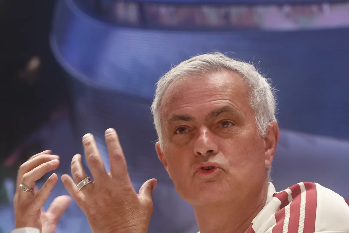Mourinho: "Estaba atento por si tenía que intervenir como Ministro de la Paz entre Tchouaméni y Valverde, pero no he hecho nada"