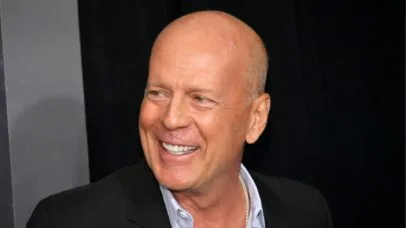 Bruce Willis comparece ao casamento da filha, Tallulah Willis, em rara aparição pública