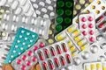 Aluminio, plástico, transparente u opaco: ¿Por qué los medicamentos llevan distintos tipos de blíster?