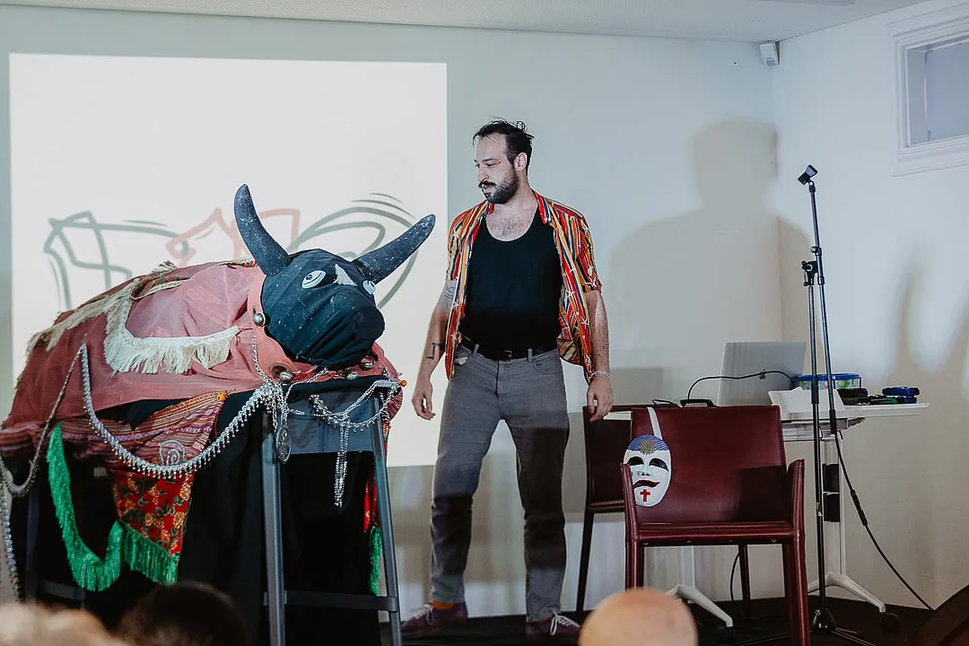 Bumba Meu Boi inspira espetáculo sobre relações homoafetivas