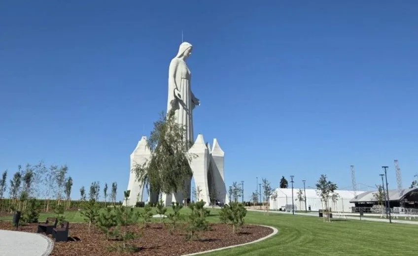 Polonia inauguró la estatua de la Virgen María más alta de Europa (VIDEO)