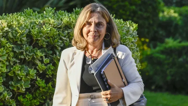 "SNS não está, nem vai estar, em cuidados paliativos", frisa ministra
