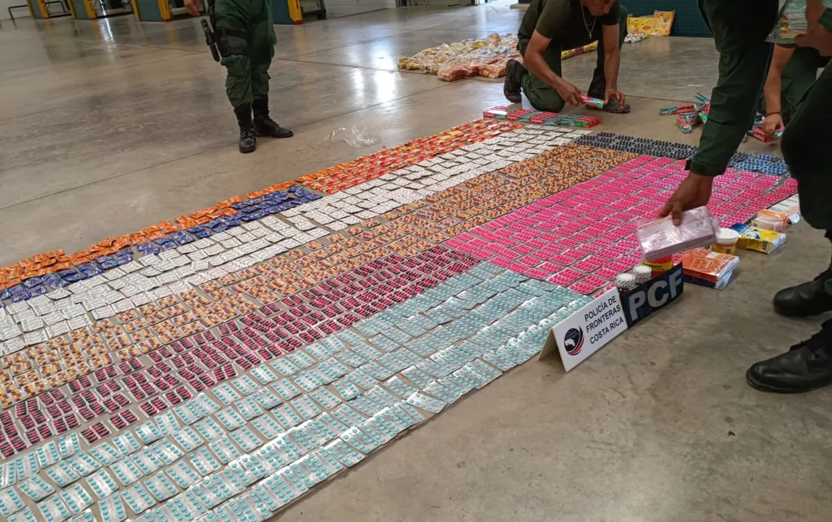 Decomisan casi 14,000 medicamentos y miles de productos de contrabando valorados en más de USD 80 mil en Costa Rica