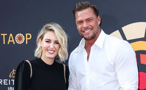 Alan Ritchson, protagonista de "Reacher", se separa de su esposa Catherine tras 20 años juntos