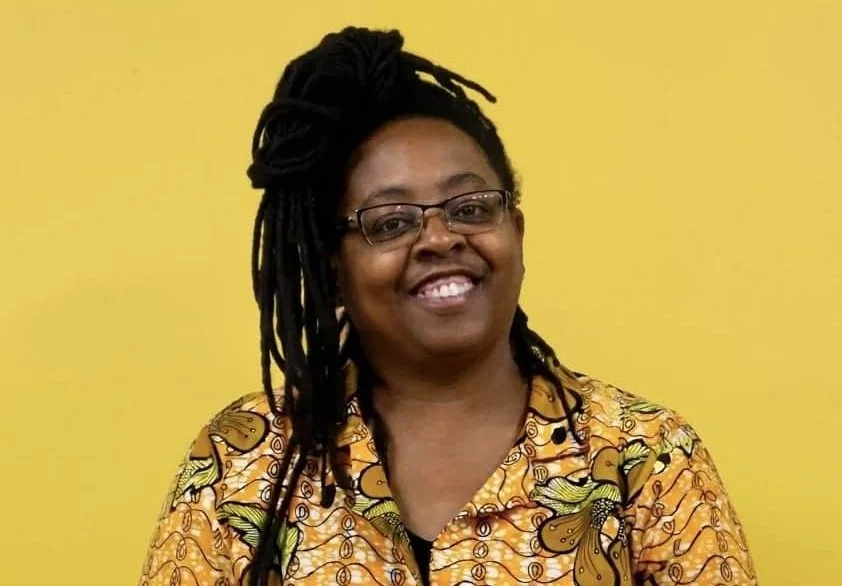 Escritora Cidinha da Silva debate armadilhas e insurgências que atravessam a literatura negra em evento no RJ