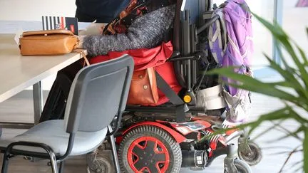 "Ce n'est pas digne" : la fin du cumul de l'AAH et d'une autre allocation va réduire les revenus de milliers de personnes handicapées