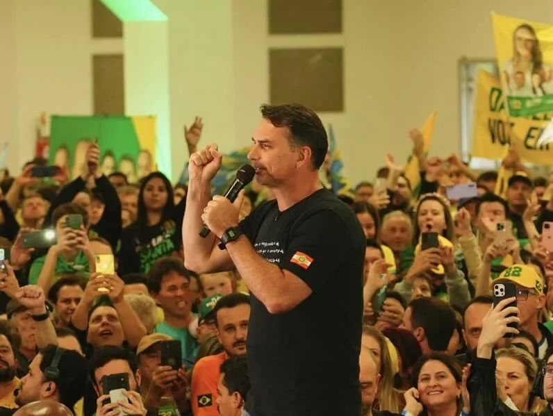 Nunes Marques dá 24h para exclusão de vídeo que liga Flávio ao Master